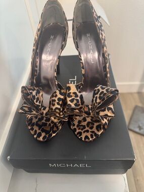 Michael Shannon Leopard Print Peep-Toe Bow Heels - Brown/Black